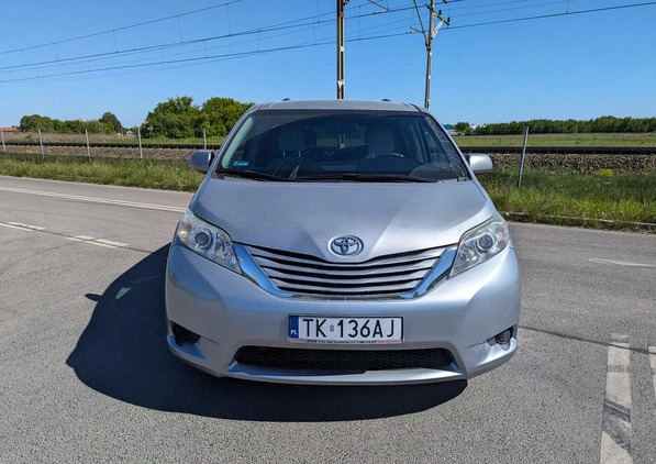 Toyota Sienna cena 85900 przebieg: 132000, rok produkcji 2016 z Warszawa małe 37